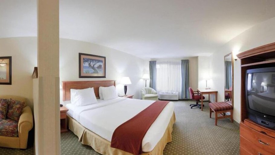 Bedroom 2, Triple Play Resort Hotel & Suites, Kootenai