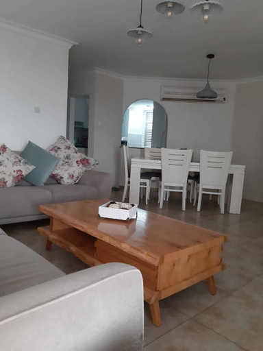 Bedroom 2, Roomy Apt. w Seaview Fireplace & Netflix