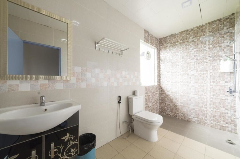 Bathroom 5, Kokol Heights Villa, Kota Kinabalu