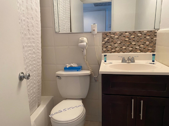 Bedroom 5, Ocean Front Casablanca Studios with FULL KITCHENS & Beach access By BL Rentals, Miami-Dade
