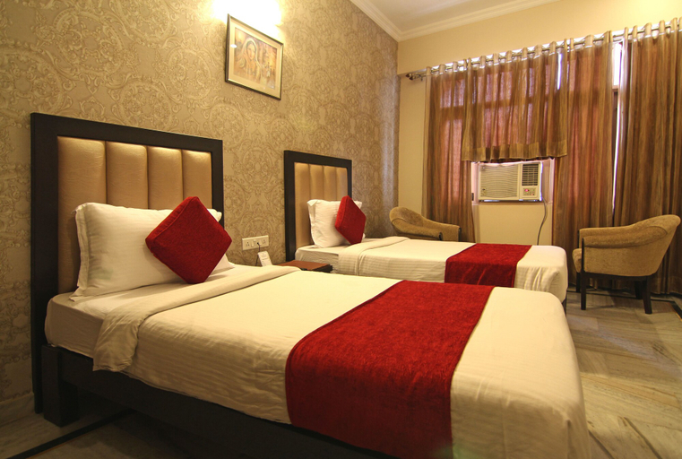 Bedroom 2, Le Grand Hotel, Hardwar