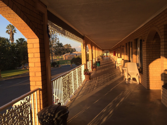 Exterior & Views 15