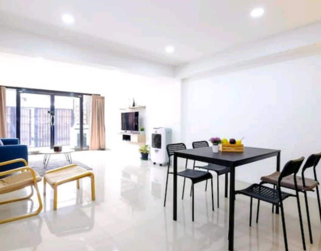 Others 5, Sukhumvit 50 hostel, Khlong Toey