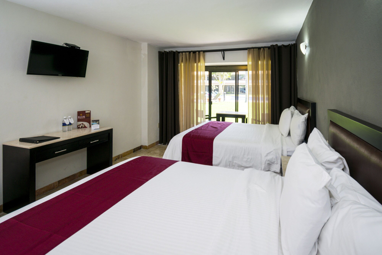 Bedroom 4, Real de Minas Poliforum, León
