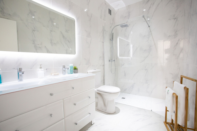Bathroom 4, Les Etangs de la Bassée, Seine-et-Marne