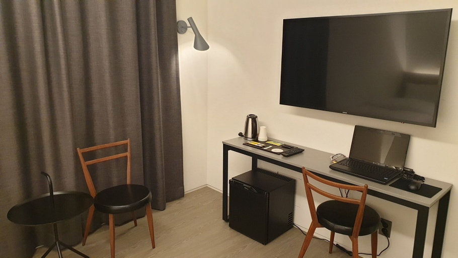 Others 4, H hotel, Geum-cheon