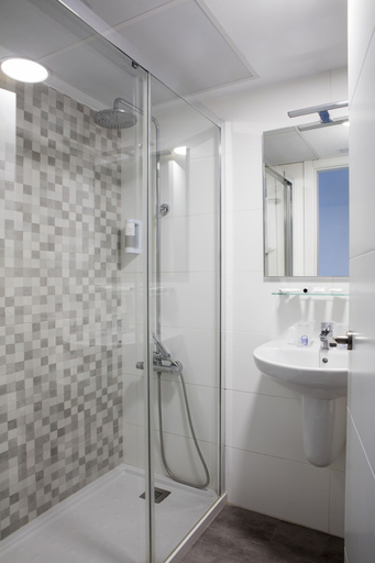 Bathroom 4, TUGASA Hotel Arco de la Villa, Cádiz