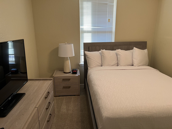 Bedroom 3, Washburn Hotel Suites, Shawnee