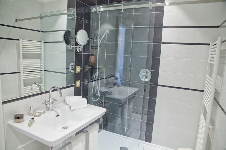 Bathroom 5, Grand Hotel Salsomaggiore, Parma