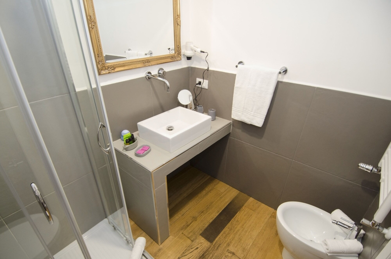 Bathroom 4, Room Inn Vatican, Rome