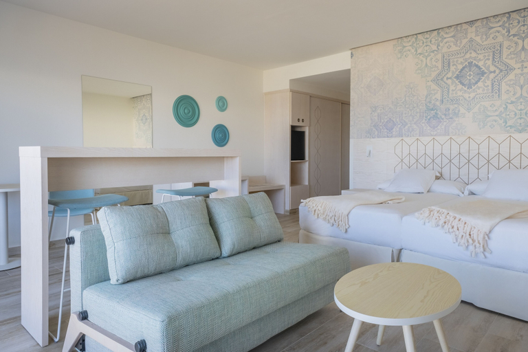Bedroom 3, Iberostar Waves Royal Andalus, Cádiz