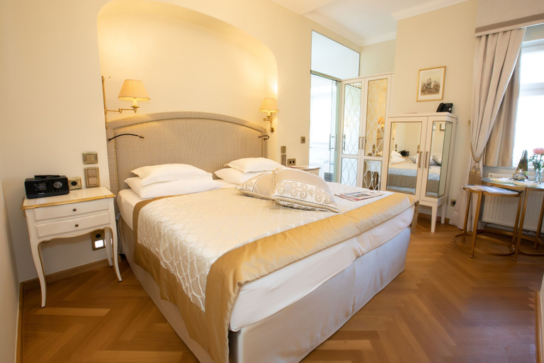 Bedroom 4, Schloss Mönchstein Hotel, Salzburg