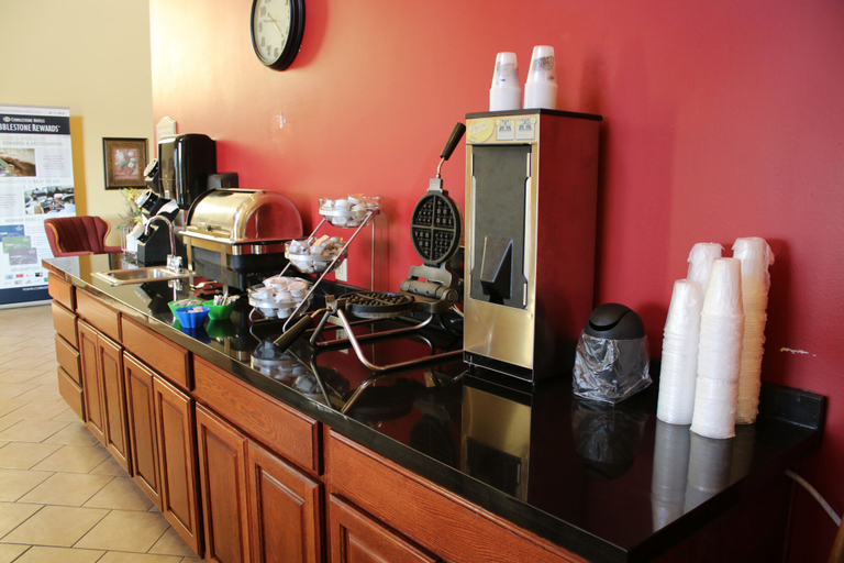 Food & Drinks 5, Edgewood Hotel & Suites, Jefferson