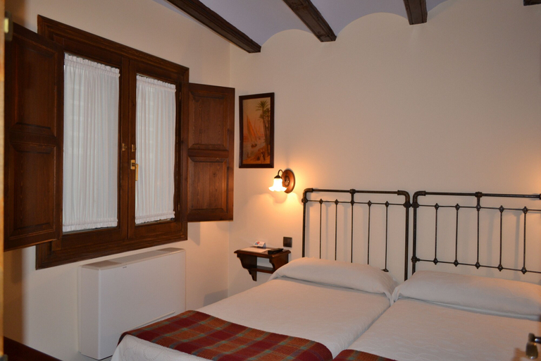 Bedroom 4, Hostal Santa Agueda, Zaragoza