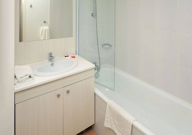 Bathroom 4, Séjours & Affaires Reims Clairmarais, Marne