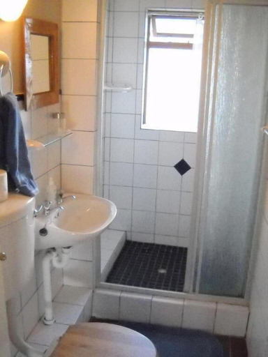 Bathroom 4, Zoutpan Struishuis, Eden