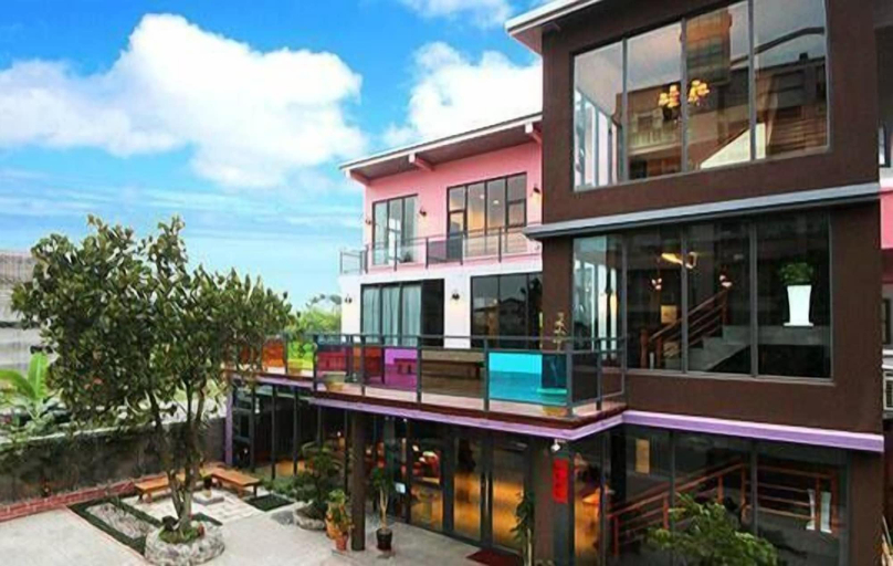 Exterior & Views