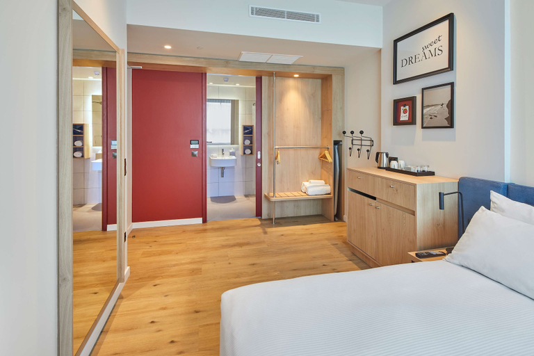 Bedroom 3, Hampton by Hilton Barcelona Fira Gran Via, Barcelona