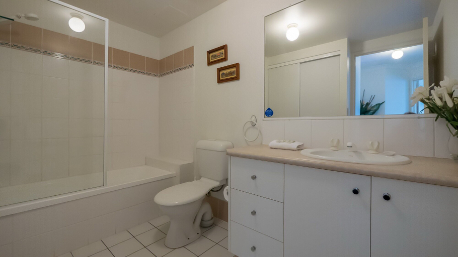 Bathroom 4, Sanctuary Lake Apartments, Gold Coast