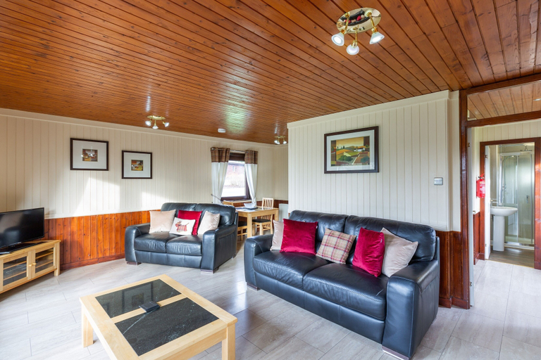 Others 3, Bluebell Lodge 4 with Hot Tub, Dumfries and Galloway
