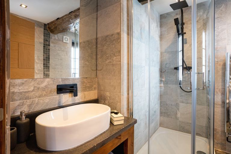 Bathroom 4, Old Infirmary, Worcestershire