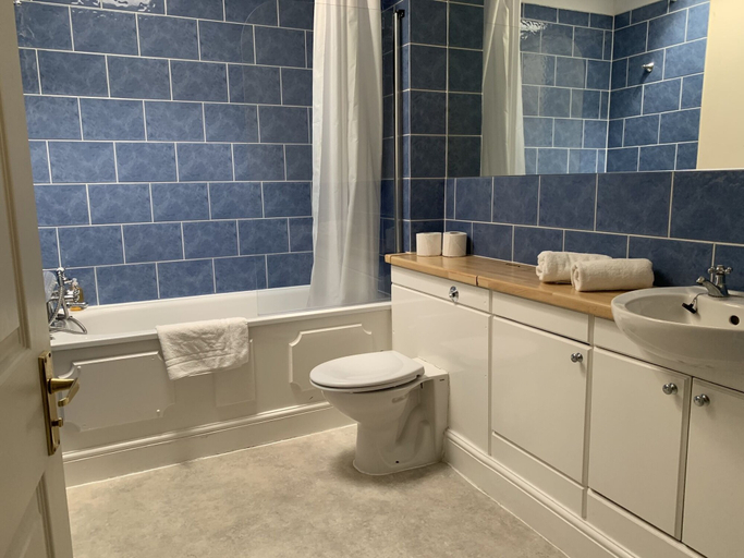 Bathroom 4, 31b St Leonards Road, Slough