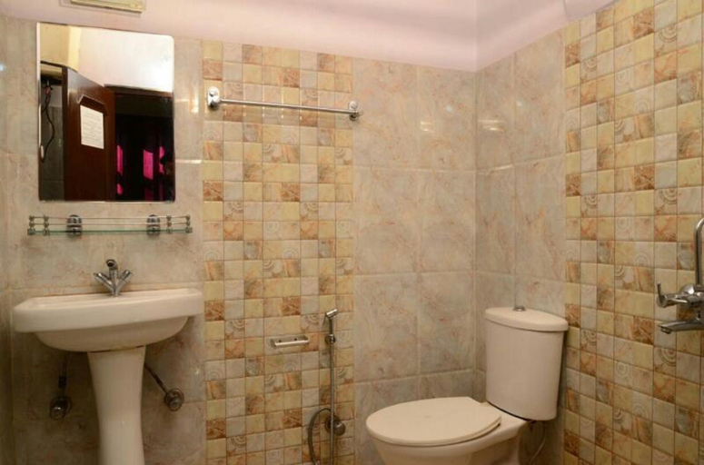 Bathroom, Hotel Monarch Residency, Kullu
