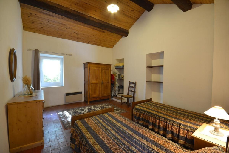Bedroom 2, Le Saint Laurent by Gîtes de France, Vaucluse