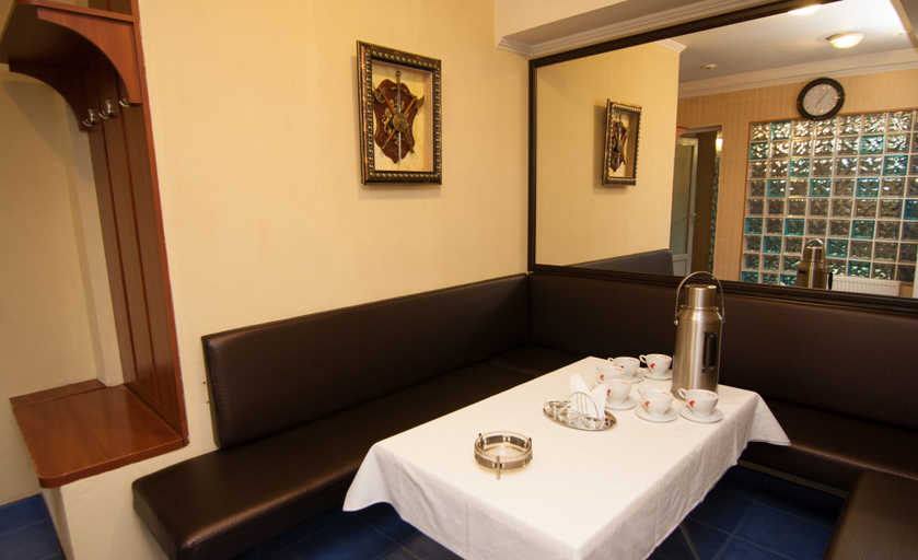 Food & Drinks 4, Komilfo Hotel