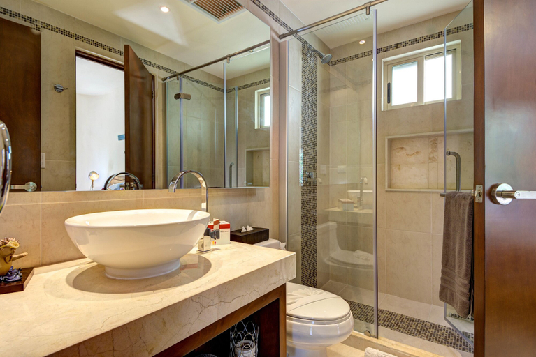 Bathroom 3, Peggy 2 BDRM apt sleeps 4 balcony, Cozumel