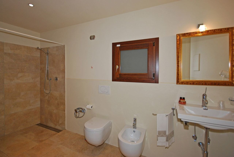 Bathroom 5, Molino di Foci, Siena