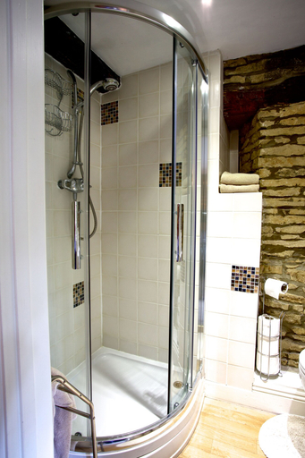 Bathroom 4, The Lamb Inn Great Rissington, Gloucestershire