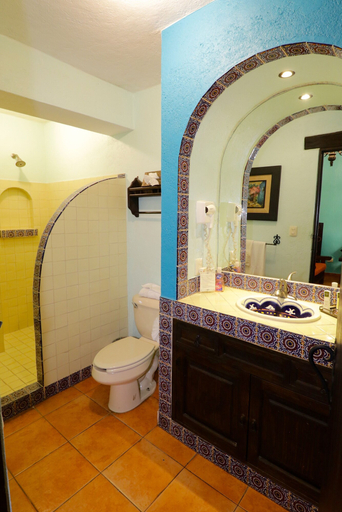 Bathroom 4, Casa Mia Suites, Allende