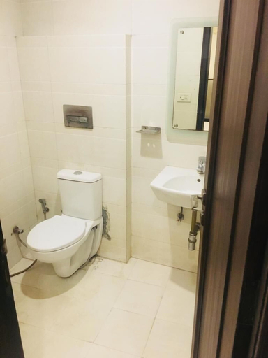 Bathroom 4, Hotel Gaylord, Delhi