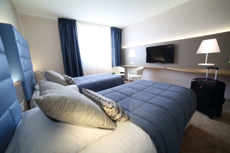 Bedroom 3, Hotel Plaza - site du Futuroscope, Vienne