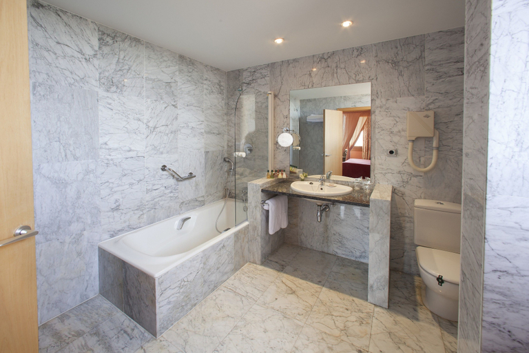 Bathroom 4, Parador de Cardona, Barcelona