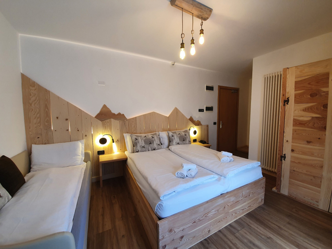 Bedroom 2, Hotel Pezzotti, Trento