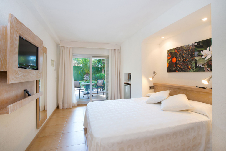 Bedroom 3, Iberostar Waves Pinos Park, Baleares