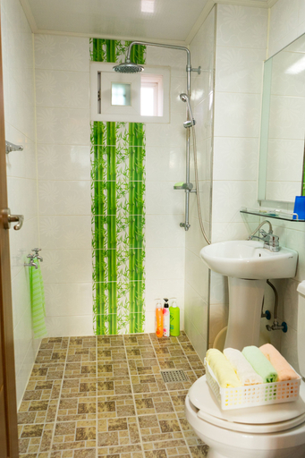 Bathroom 3, Oedo Palace Pension, Geoje