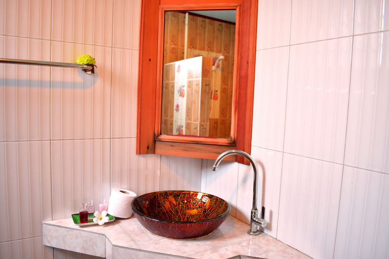 Bathroom 4, Mark House Bungalow, K. Ko Kut