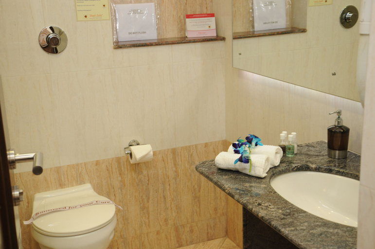 Bathroom 4, Maple Suites, Bangalore