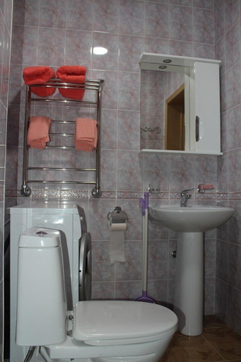 Bathroom 4, Aparthotel Chetyre sezona, Sochi gorsovet