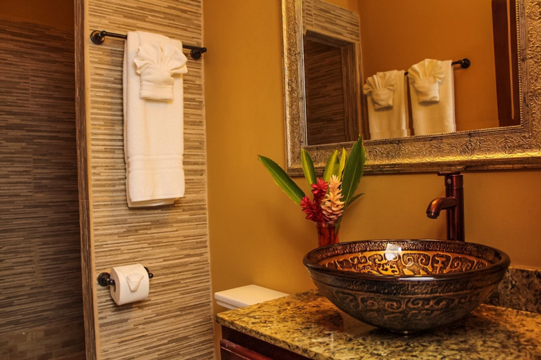 Bathroom 2, Rock Point Villas Vacations Rentals Sandy Bay, Roatan, Honduras.c.a, Roatán
