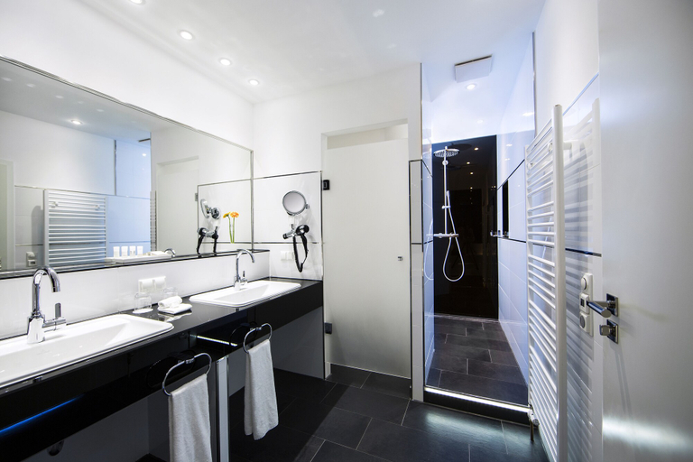 Bathroom 5, Strandhotel Fischland, Vorpommern-Rügen