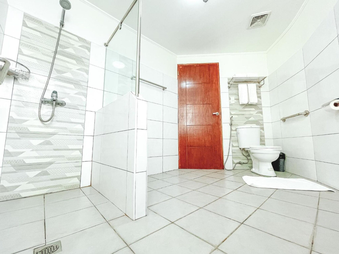 Bathroom 5, Hotel Sentro Legazpi, Legazpi City