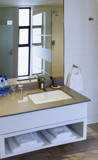 Bathroom 4, Royal St. Andrews Hotel, Conference Centre & Spa, Cacadu