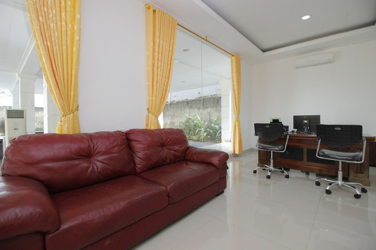 Public Area 3, RedDoorz Premium @ Gandaria Jagakarsa, South Jakarta