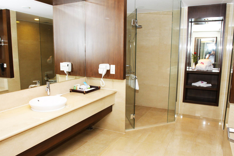 Bathroom 5, Aurora Hotel Plaza, Bien Hoa
