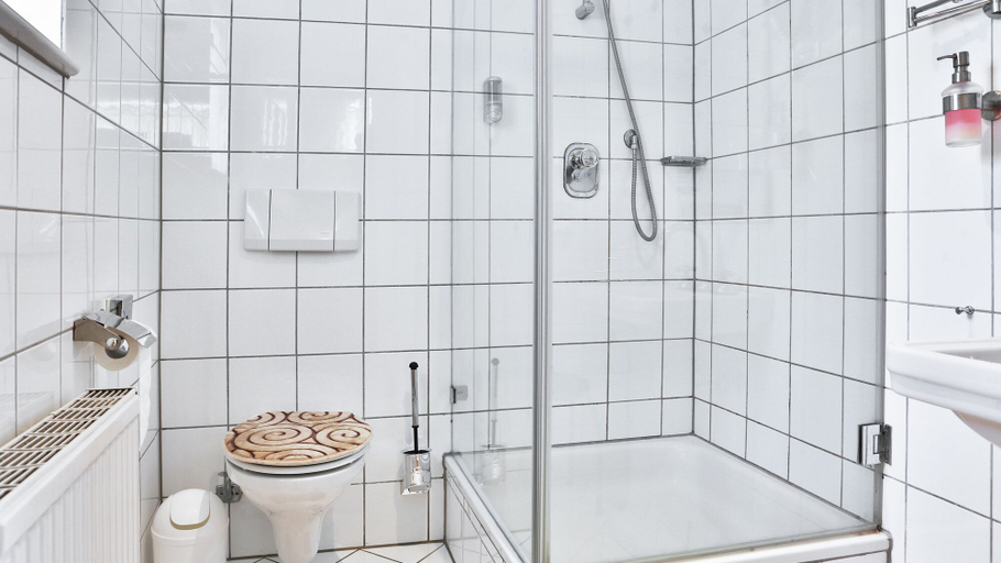 Bathroom 5, Das Lamm Heidelberg, Heidelberg