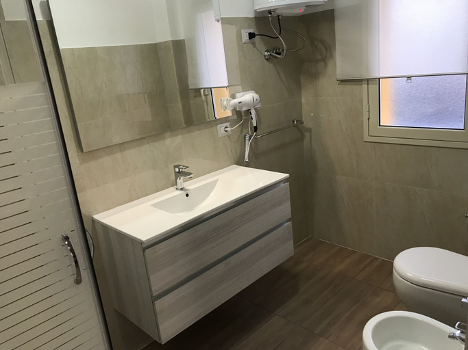 Bathroom 5, Borgo Palombaio, Catania